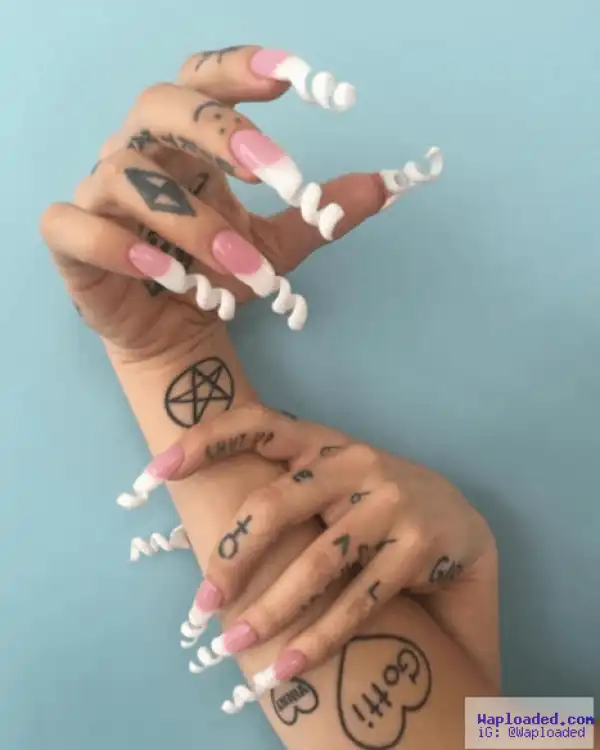 What manner of fingernails are these?